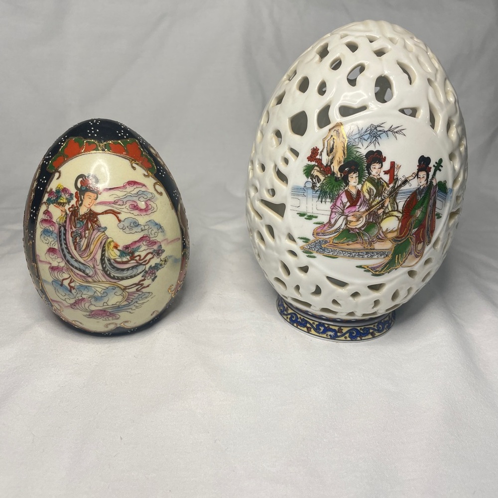 2 Vintage Chinese Satsuma Eggs Geisha Girls Motif Hand Painted Moriage Porcelain